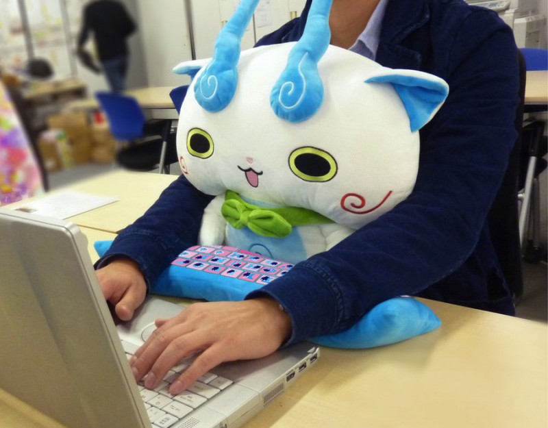 Новый хит японских офисов – подушки для работы за компьютером