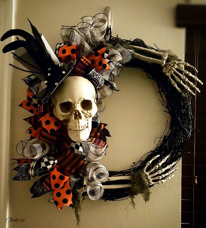 Новая мода на Хэллоуин: страшные венки для украшения дверей рис 14