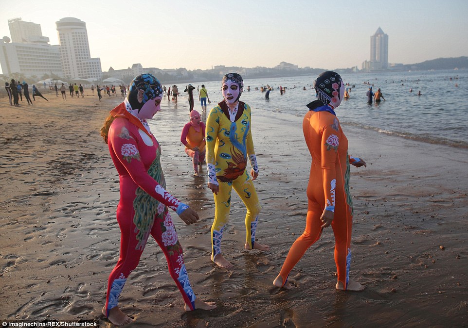 Китайские купальные костюмы «фейскини» теперь бывают в виде панды, тигра и других животных