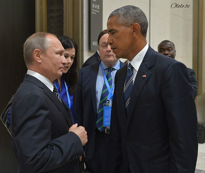 Пронзительный взгляд Обамы и Путина с упоением троллят в сети: фото-пародии со всего света
