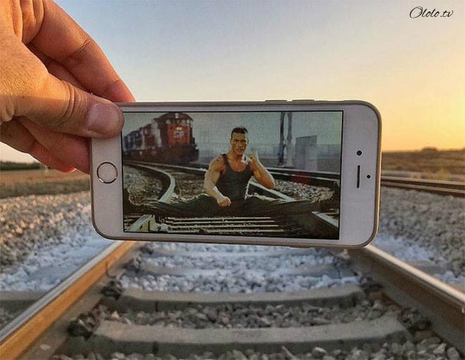 Фотограф мастерски объединяет реальный мир с фотографиями на его смартфоне