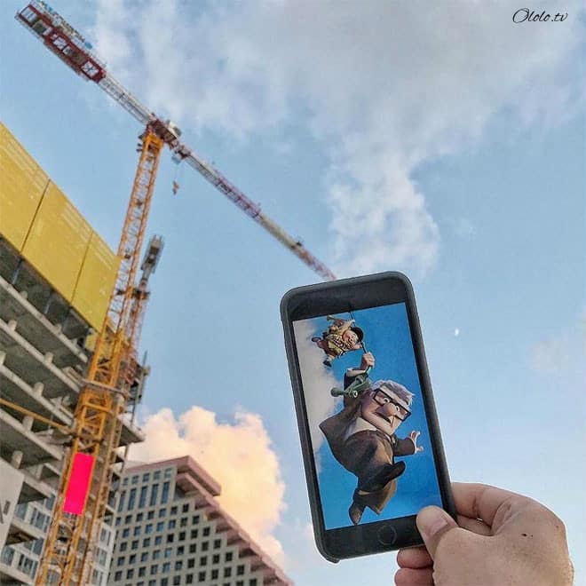 Фотограф мастерски объединяет реальный мир с фотографиями на его смартфоне рис 9