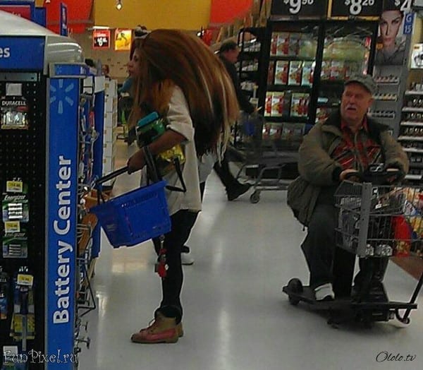 Эти люди просто пришли за покупками в американский супермаркет Walmart рис 6