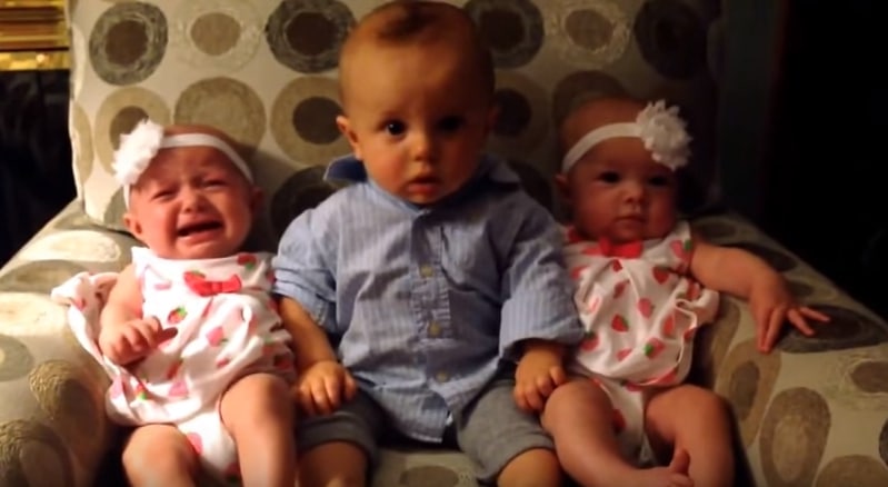 Реакция ребенка на близнецов