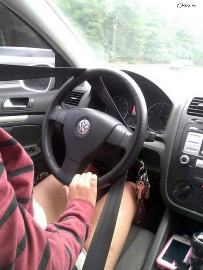 15 забавных фото, демонстрирующие непростые взаимоотношения девушек с автомобилями. Часть I рис 4