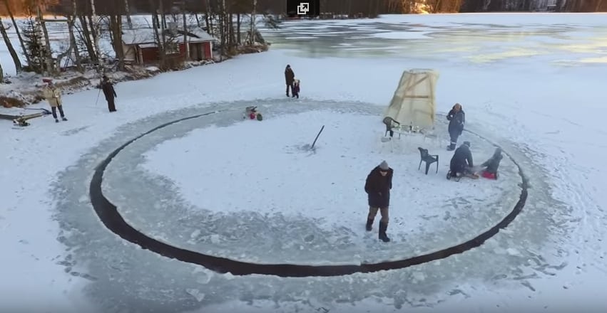 Головокружительная ледяная карусель по-фински! Видео