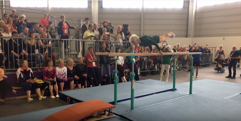 91-летняя гимнастка, заслуживающая уважения! Видео
