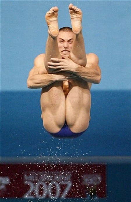 Очень смешные фото прыгунов в воду рис 7