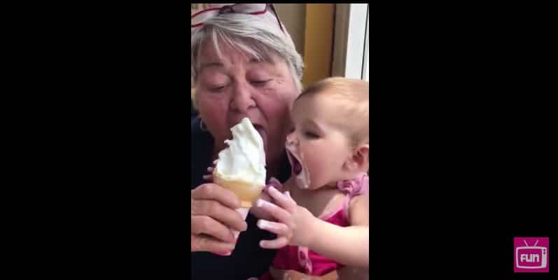 Малышка не хочет делиться мороженым со своей бабушкой. Видео