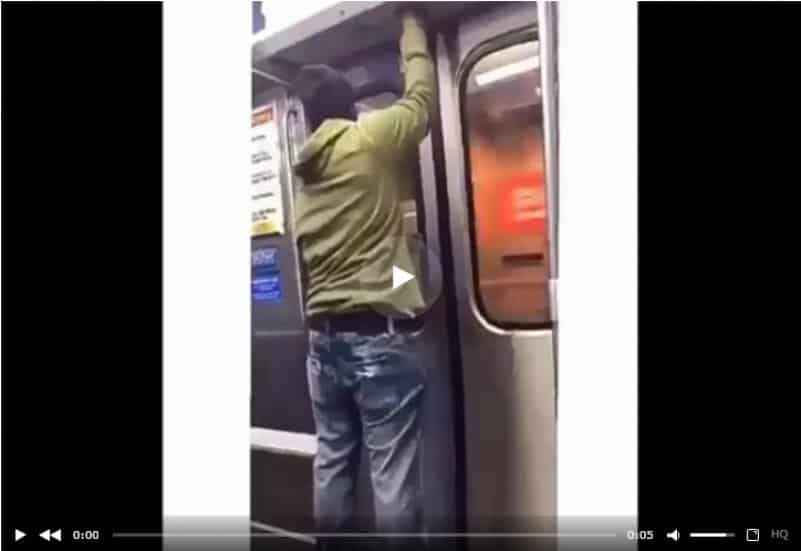 Когда осознал, что пропустил свою остановку в метро. Видео