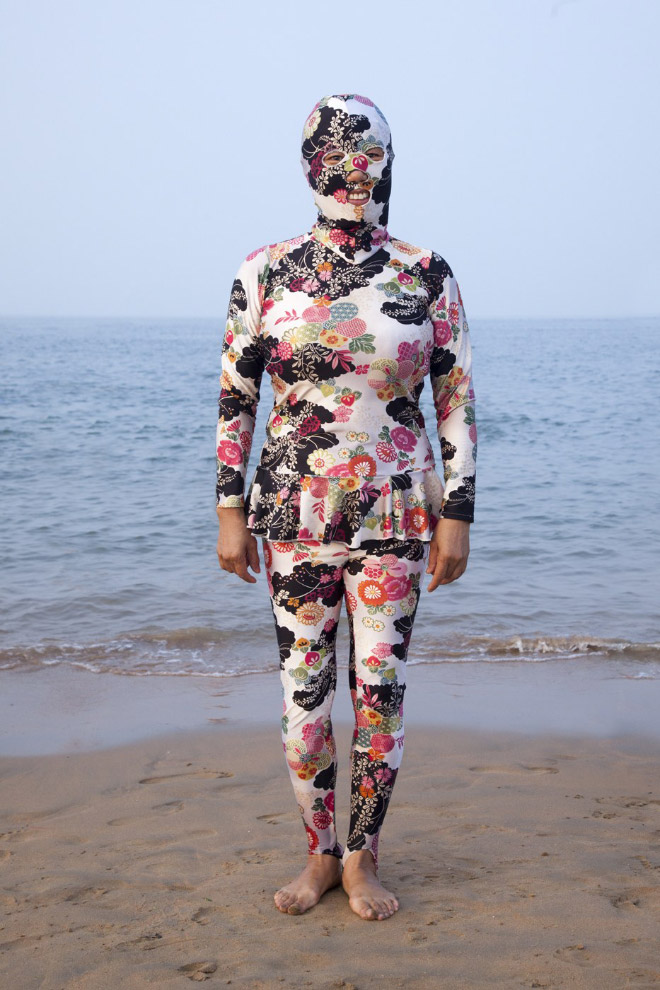 20 примеров бессмысленной и беспощадной моды с пляжей Китая!