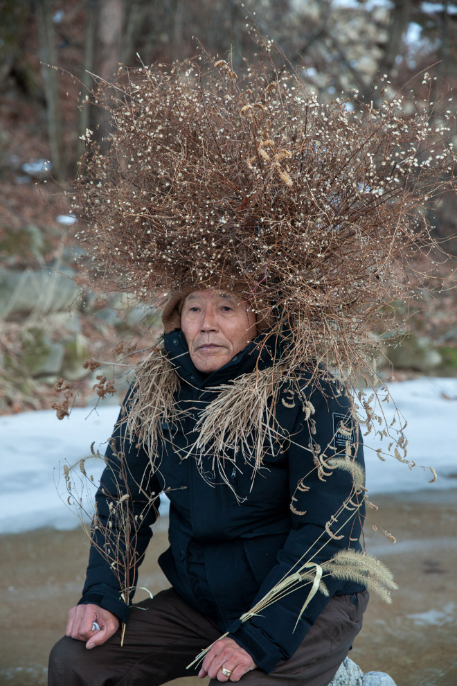 18 пожилых людей примерили эко парики для необычной фотосессии! рис 10
