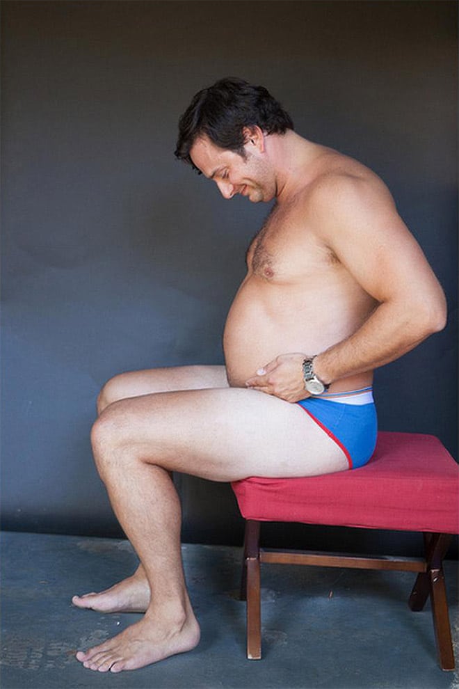 15+ мужчин пародируют беременных женщин в фотосессии с пивным животом! рис 12