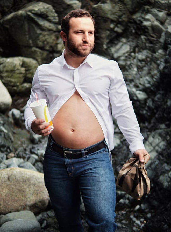 15+ мужчин пародируют беременных женщин в фотосессии с пивным животом! рис 14