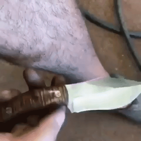бритье ног ножом