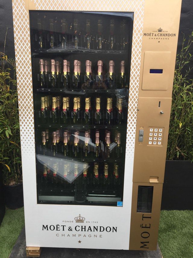 Автомат по продаже шампанского
