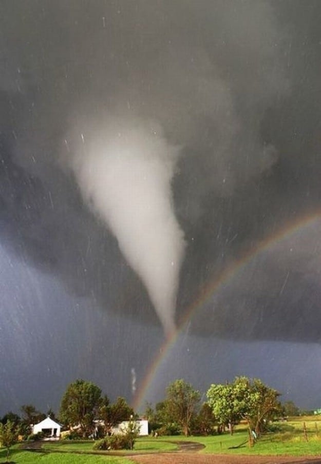 Торнадо и радуга