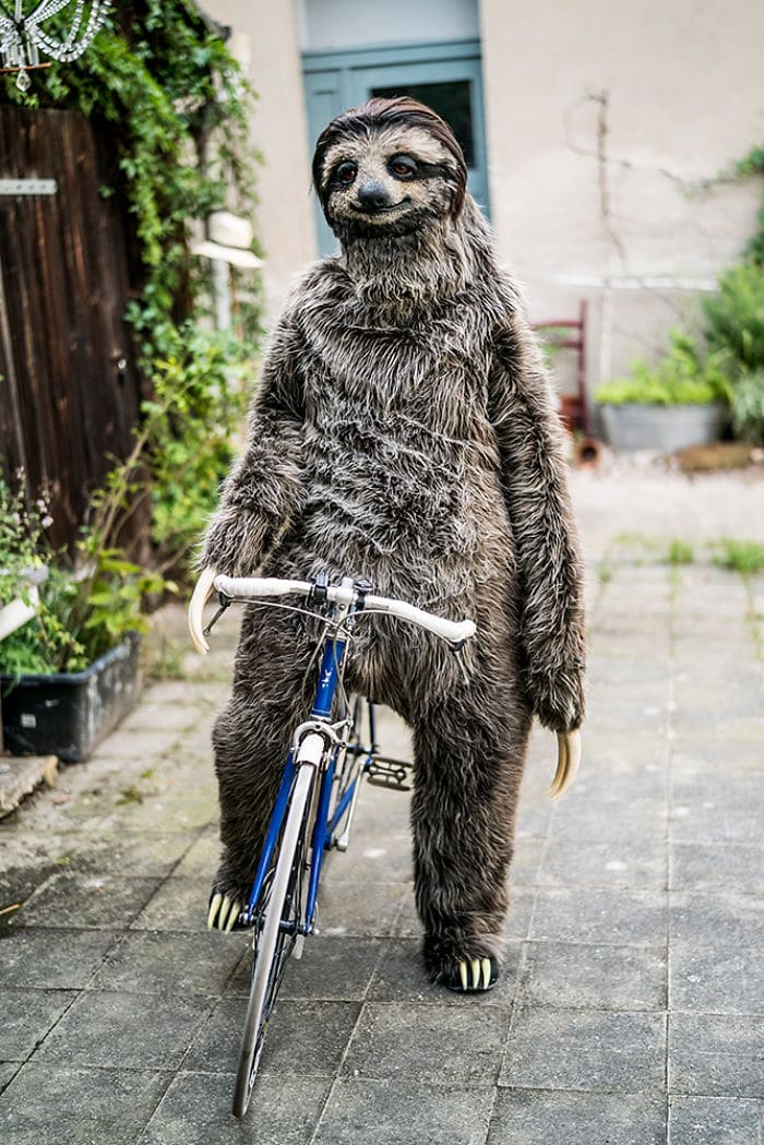 Невероятно красивый и реалистичный костюм ленивца, сделанный своими руками рис 3