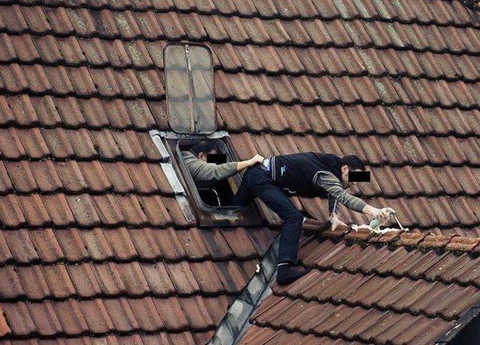 мужчины на крыше