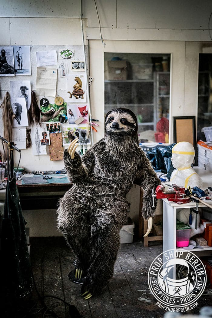 Невероятно красивый и реалистичный костюм ленивца, сделанный своими руками рис 6