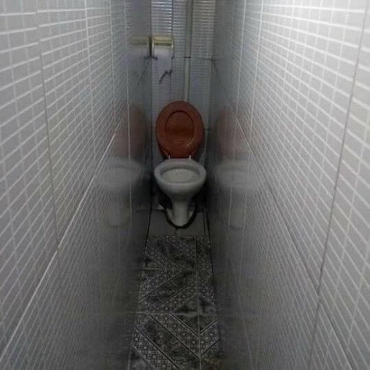 узкая туалетная комната