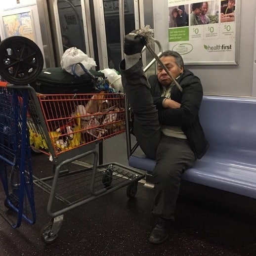 необычные люди в метро