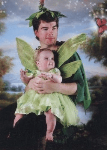 отец и дочка в костюмах феи