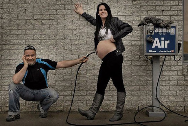 смешное фото мужа и беременной жены