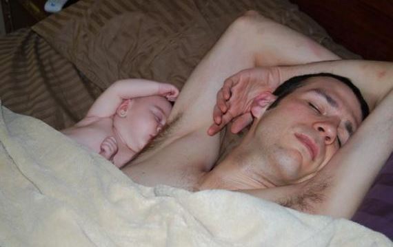 спящие отец и сын
