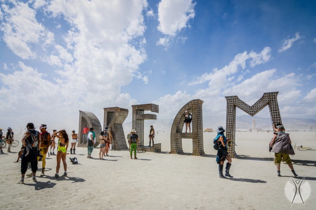 инсталляция для фото на фестивале Burning Man