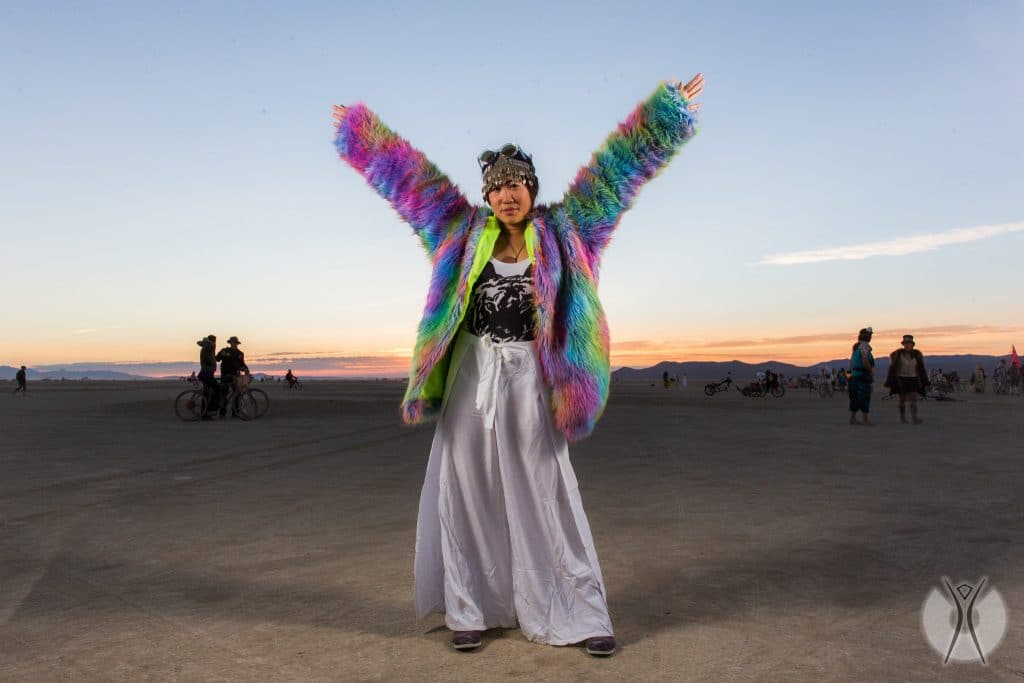 теплые наряды на фестивале Burning Man