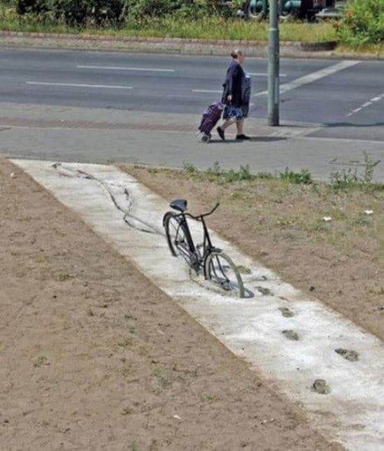 велосипед в цементе