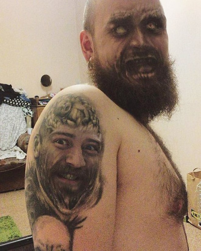 бородатый мужчина с татуировкой