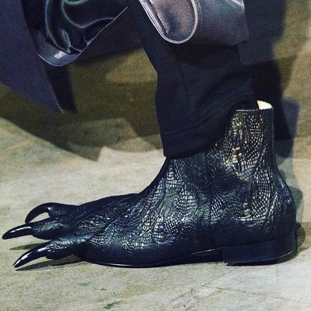 ботинки с когтями крокодила