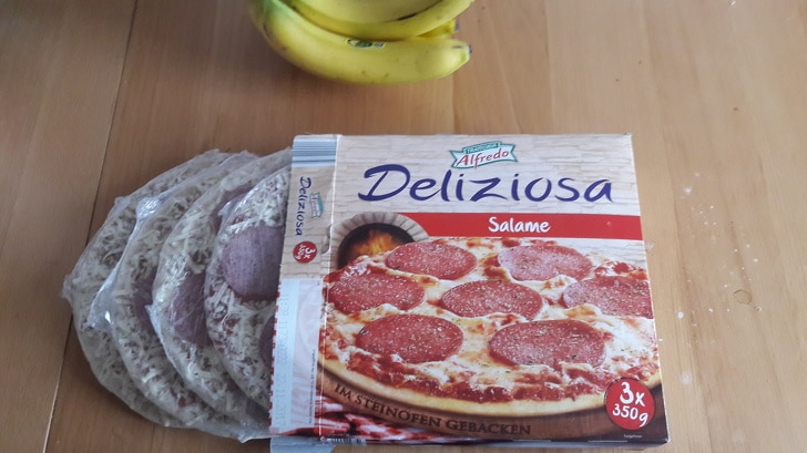 пицца в упаковке