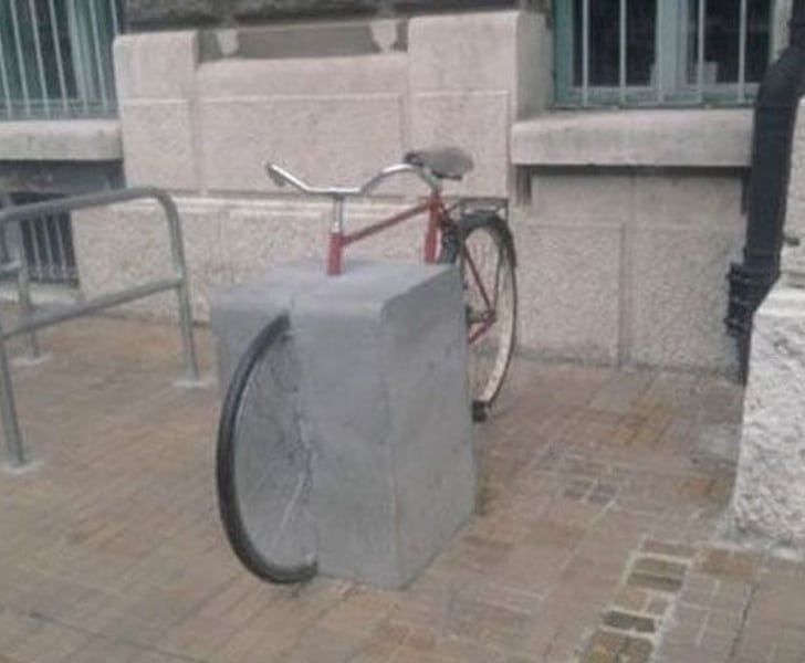 велосипед на стоянке