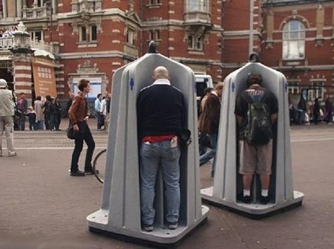 общественный туалет на улице