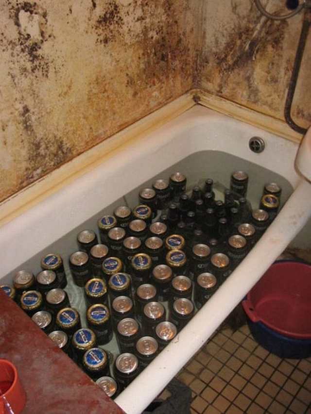 банки пива в ванне