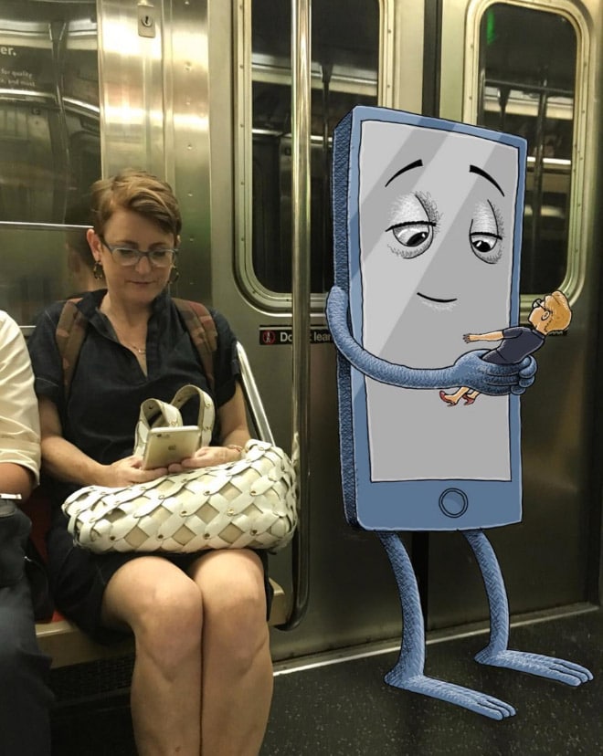 девушка с телефоном в метро
