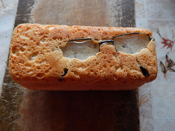 очки в хлебе