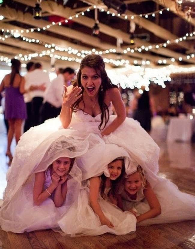 девочки под платьем у невесты