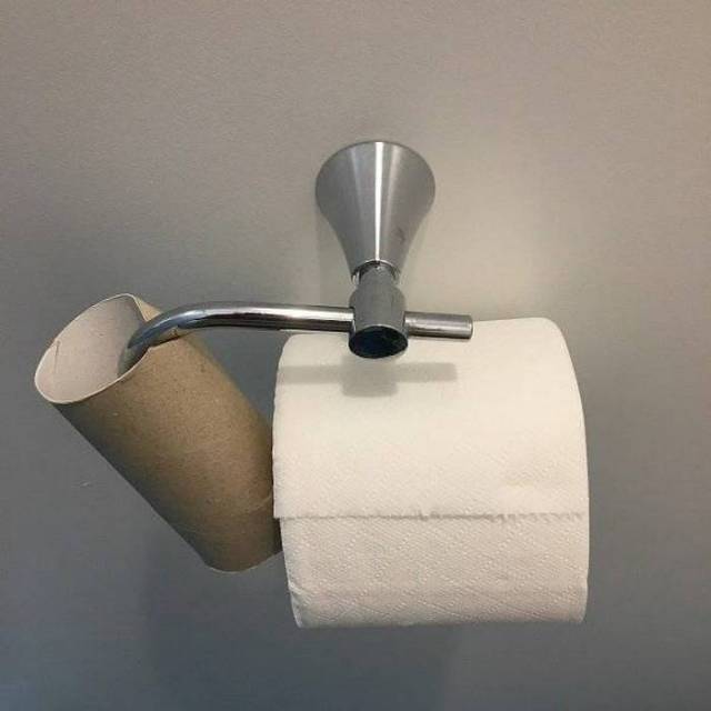 туалетная бумага висит