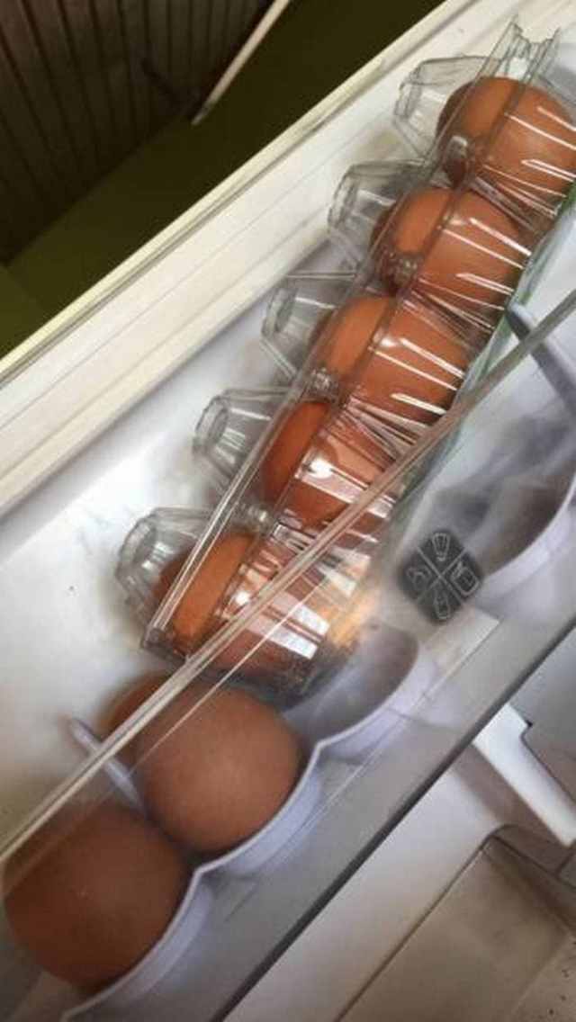 упаковка яиц в холодильнике