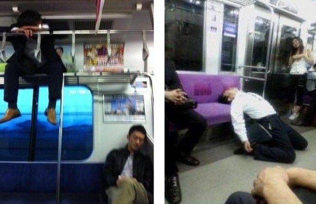 парни спят в метро