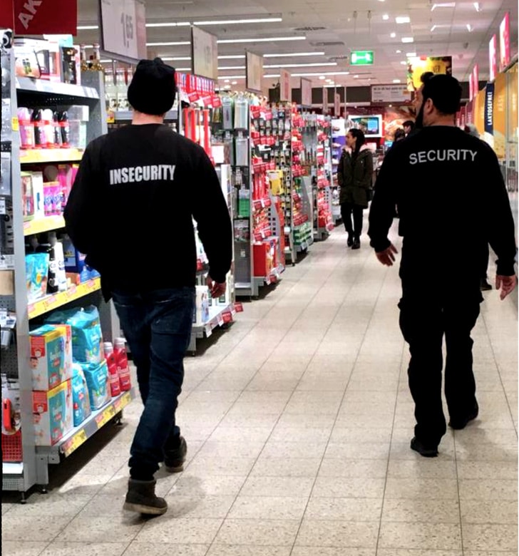 охрана в супермаркете