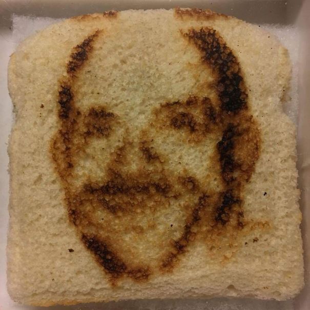 хлеб в рисунком лица