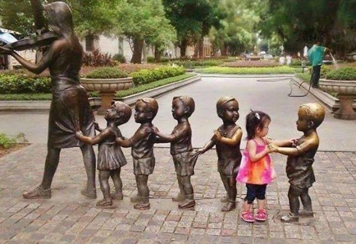 статуя детей