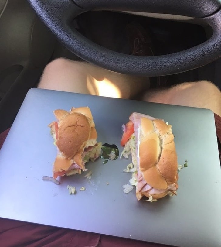 бутерброд на ноутбуке