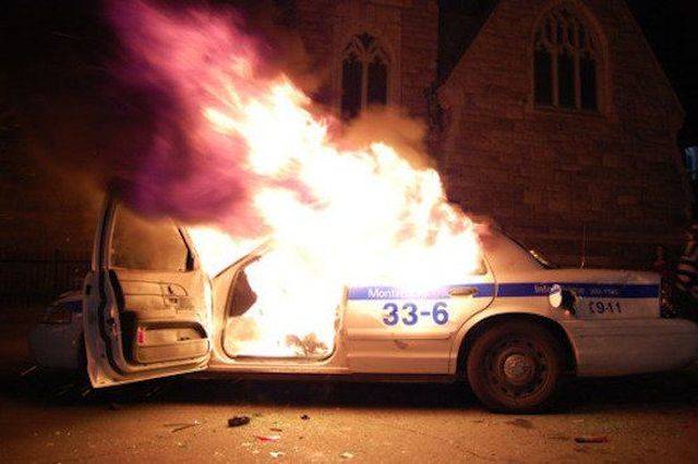 полицейская машина горит
