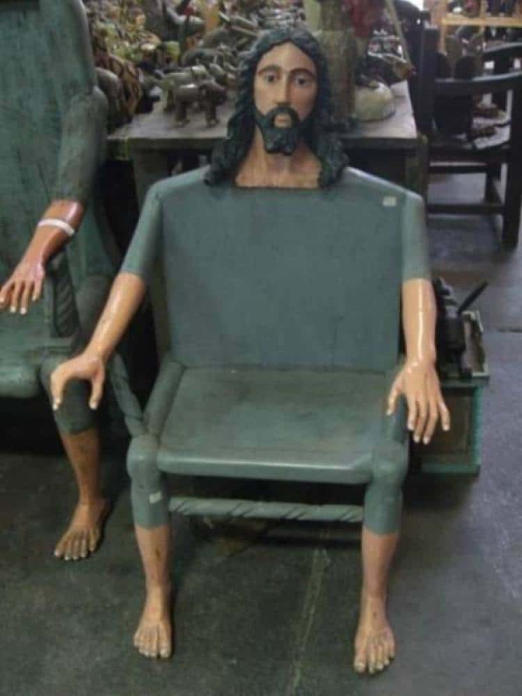 кресло с головой иисуса
